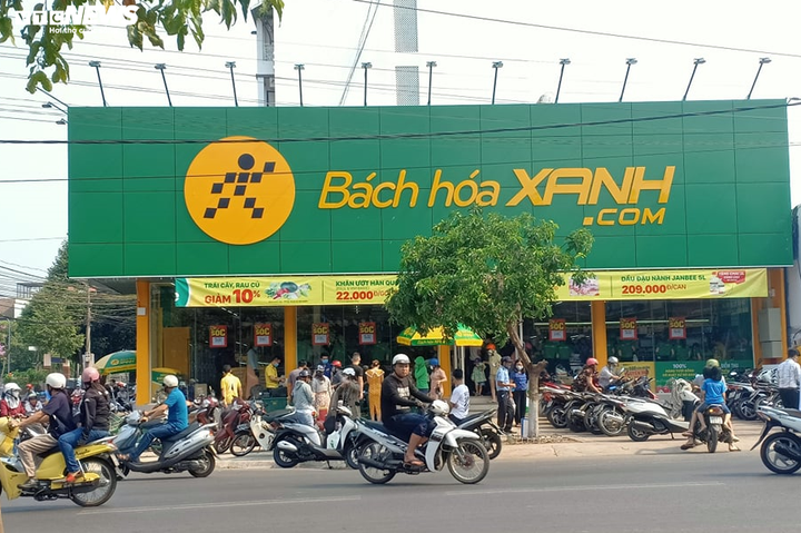 Siêu thị ở Buôn Ma Thuột vượt lệnh 'cấm' vẫn tổ chức khai trương - 1