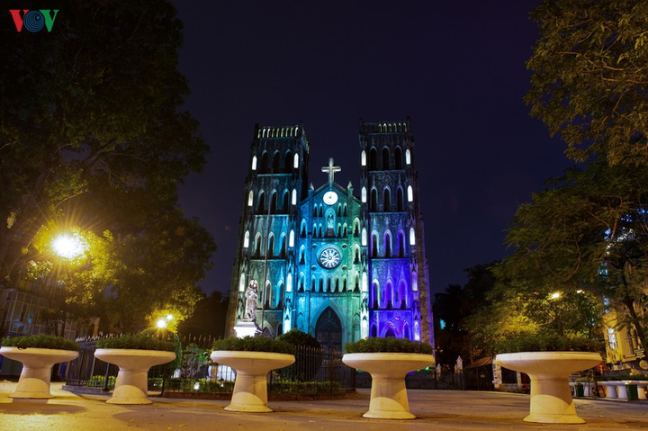 Hà Nội bước vào cao điểm chống Covid-19, nhiều người vẫn thích ra đường chơi - 8