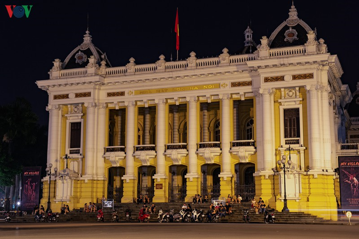 Hà Nội bước vào cao điểm chống Covid-19, nhiều người vẫn thích ra đường chơi - 5