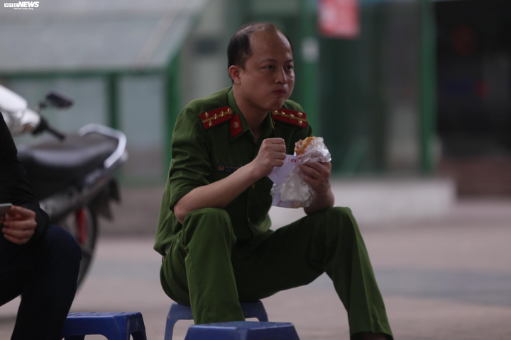 Hà Nội phong tỏa tòa nhà 34T Hoàng Đạo Thúy, nơi có người nghi mắc Covid-19 - 7