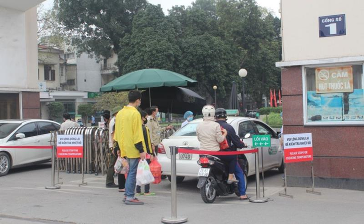 4 ca mắc Covid-19 mới liên quan tới Bệnh viện Bạch Mai, tiếp xúc với nhiều người - 1