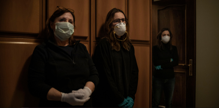 Không cầm nổi nước mắt khóc thương bi kịch Covid-19 khắp Italy - 5