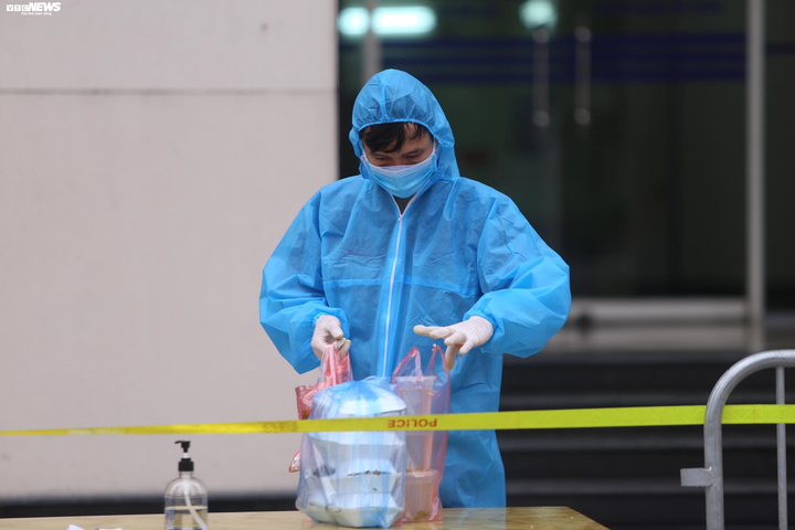 Hà Nội phong tỏa tòa nhà 34T Hoàng Đạo Thúy, nơi có người nghi mắc Covid-19 - 4