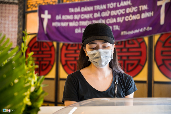 Trịnh Kim Chi, Vân Trang viếng Mai Phương - 7