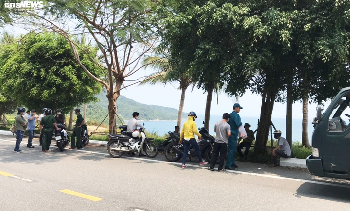 Dân ùn ùn lên núi dã ngoại, Đà Nẵng đóng cửa bán đảo Sơn Trà - 4