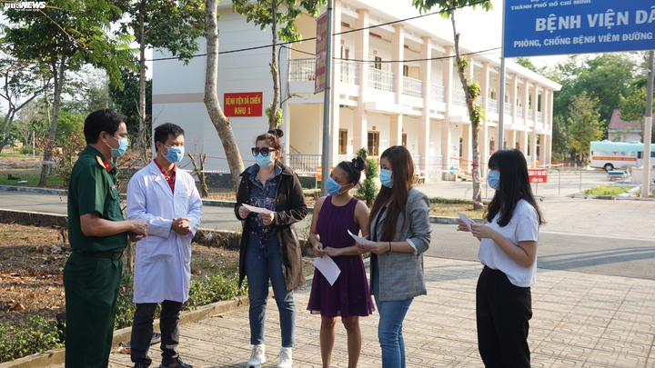 4 ca khỏi Covid-19 vừa xuất viện ở TP.HCM: Người điều trị lâu nhất chỉ 13 ngày - 3
