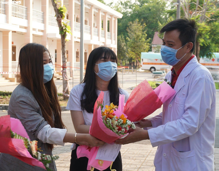 4 ca khỏi Covid-19 vừa xuất viện ở TP.HCM: Người điều trị lâu nhất chỉ 13 ngày - 6