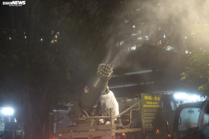 Chủ tịch Hà Nội: Ổ dịch Bạch Mai phức tạp, sẽ có thêm ca nhiễm Covid-19 - 2