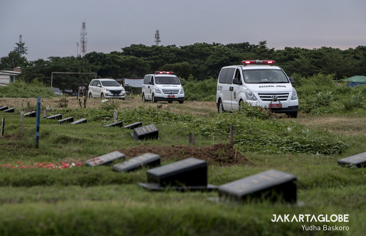 Ảnh: Xót xa tang lễ giữa đại dịch Covid-19 - 11