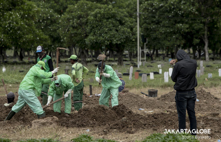Ảnh: Xót xa tang lễ giữa đại dịch Covid-19 - 12