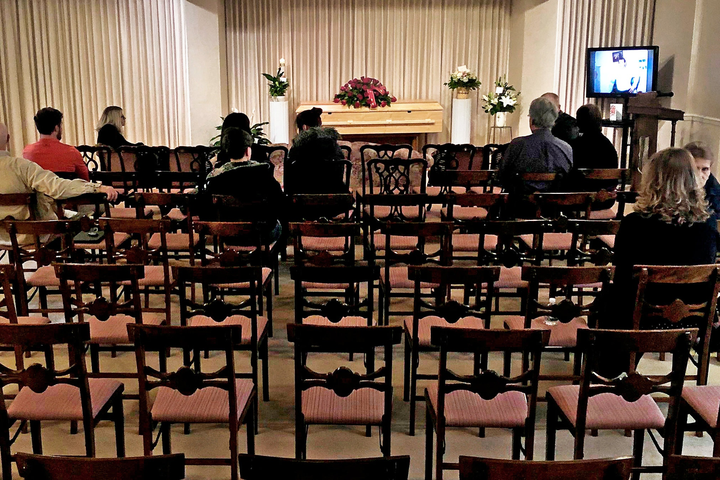 Ảnh: Xót xa tang lễ giữa đại dịch Covid-19 - 6