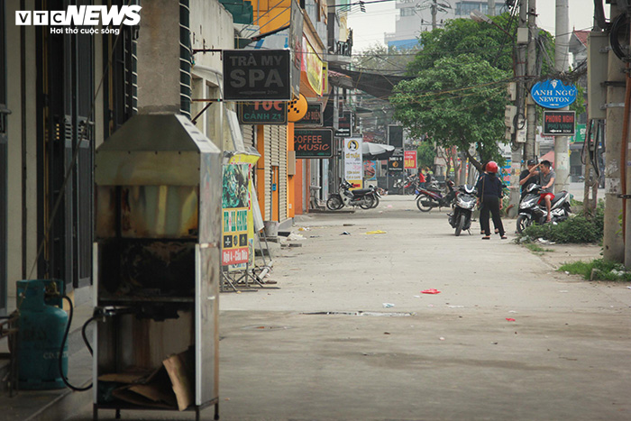 Tiểu thương Hà Nội đồng loạt đóng quán, bán hàng online - 1