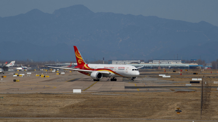 Chuyến bay nội địa đầu tiên ở Hồ Bắc cất cánh sau lệnh phong tỏa - 1