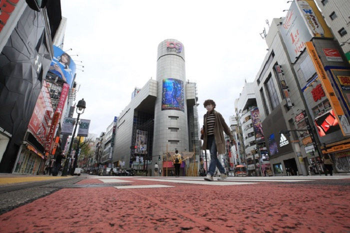 Các siêu đô thị Nhật Bản bắt đầu đóng cửa phòng Covid-19 - 2