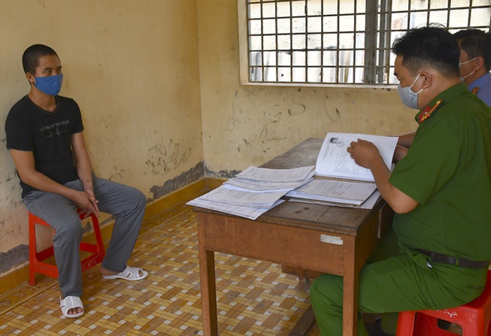 Bắt 2 kẻ đòi tiền bảo kê chủ sà lan bơm nước ngọt cho dân vùng hạn mặn - 1