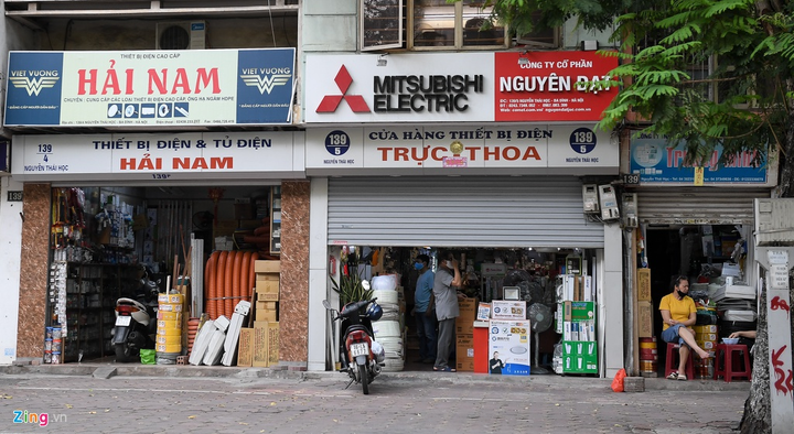 Người Hà Nội vẫn tụ tập uống trà đá, đánh cờ giữa đại dịch Covid-19 - 5