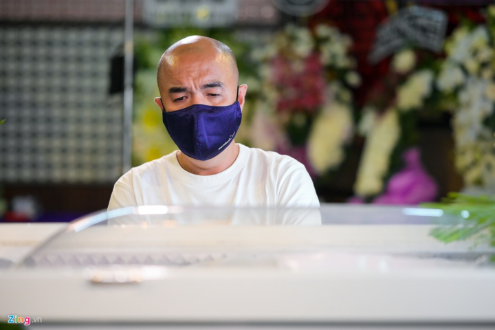 Trấn Thành, Hari Won viếng Mai Phương lúc khuya - 6