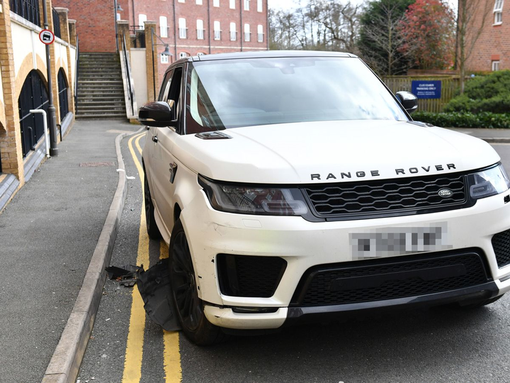 Tiệc tùng giữa đại dịch Covid-19, sao Ngoại hạng Anh hổ thẹn nói lời xin lỗi - 2