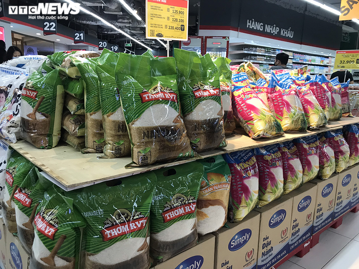 Siêu thị Hà Nội đầy ắp hàng hóa, không tăng giá - 3