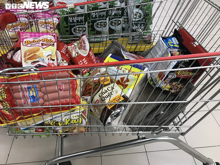 Siêu thị Hà Nội đầy ắp hàng hóa, không tăng giá - 13