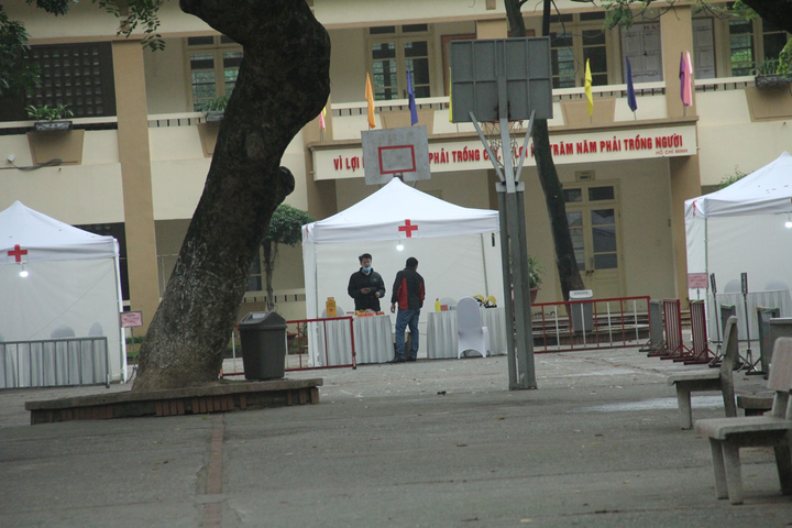 Ảnh: Trạm test nhanh 10 phút ở Hà Nội mở cửa đón người dân xét nghiệm Covid-19 - 2