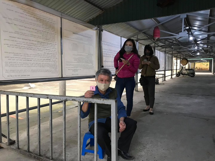 Ảnh: Trạm test nhanh 10 phút ở Hà Nội mở cửa đón người dân xét nghiệm Covid-19 - 6