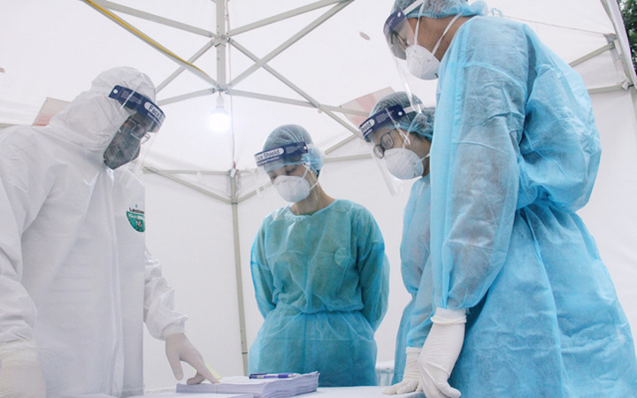 Hà Nội bắt đầu xét nghiệm nhanh Covid-19 ở cộng đồng, cho kết quả trong 10 phút - 2