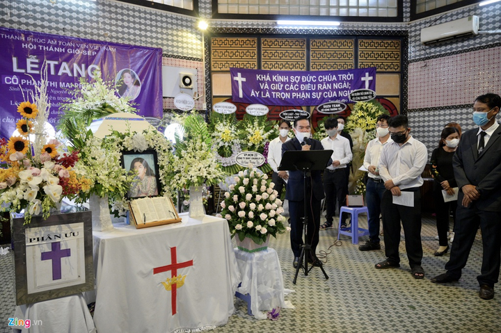 Trương Quỳnh Anh, Ốc Thanh Vân khóc đưa tiễn Mai Phương về nơi an nghỉ - 5