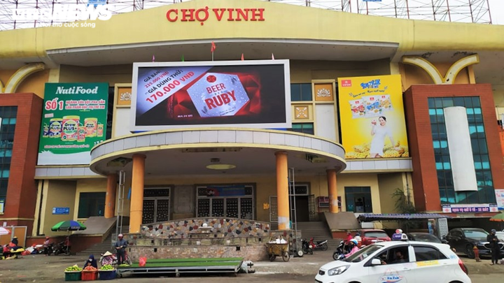 Chợ lớn nhất Nghệ An đóng cửa để phòng dịch Covid-19 - 1