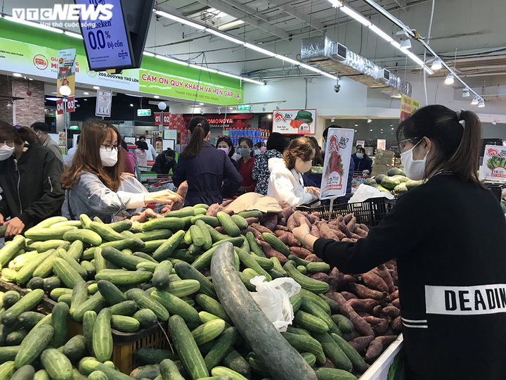 Siêu thị Hà Nội đầy ắp hàng hóa, không tăng giá - 10