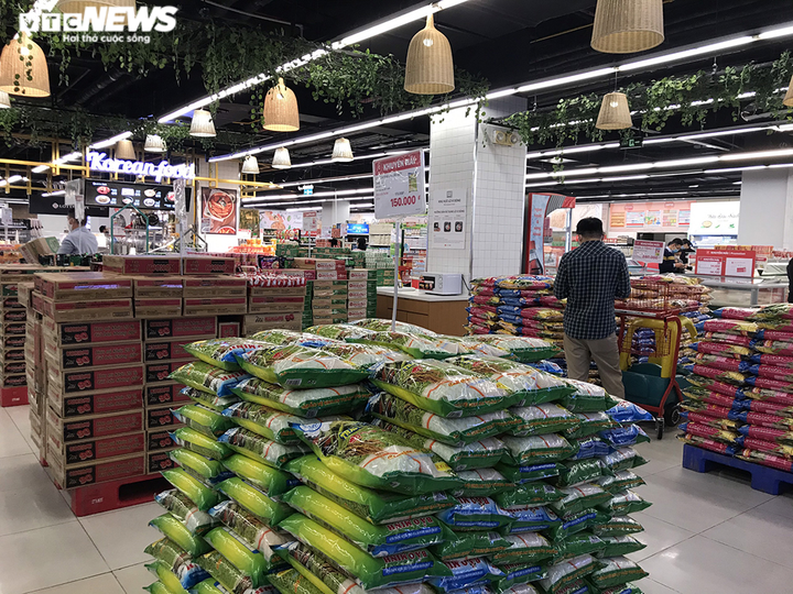 Siêu thị Hà Nội đầy ắp hàng hóa, không tăng giá - 7