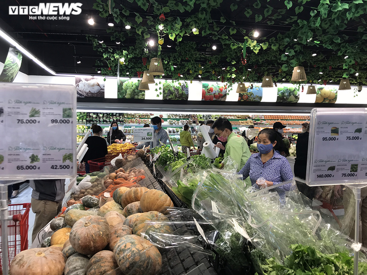 Bộ Công Thương: Trường hợp xấu nhất, xe quân đội sẽ vận chuyển hàng thiết yếu - 1