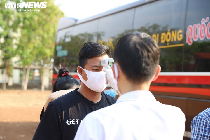 TP Buôn Ma Thuột lập nhiều chốt trên các tuyến đường quan trọng để kiểm dịch - 7