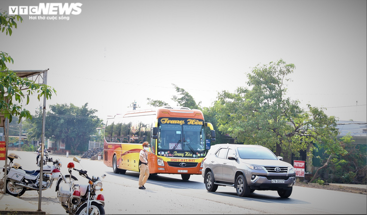 TP Buôn Ma Thuột lập nhiều chốt trên các tuyến đường quan trọng để kiểm dịch - 5