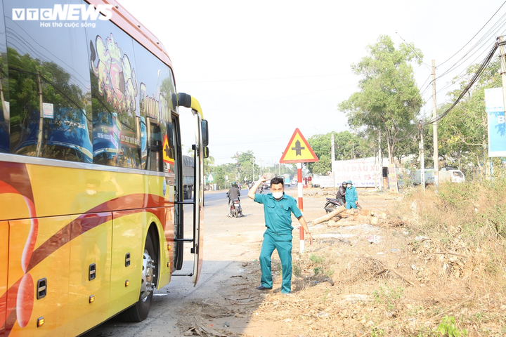 TP Buôn Ma Thuột lập nhiều chốt trên các tuyến đường quan trọng để kiểm dịch - 10