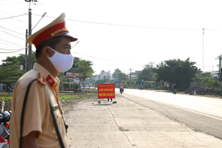 TP Buôn Ma Thuột lập nhiều chốt trên các tuyến đường quan trọng để kiểm dịch - 3