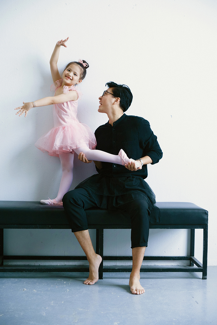 Quang Đại chia sẻ bộ ảnh cực dễ thương cùng các 'Tí hon mộng mơ' - 1