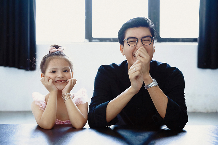 Quang Đại chia sẻ bộ ảnh cực dễ thương cùng các 'Tí hon mộng mơ' - 3