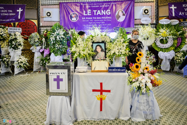 Trương Quỳnh Anh, Ốc Thanh Vân khóc đưa tiễn Mai Phương về nơi an nghỉ - 1