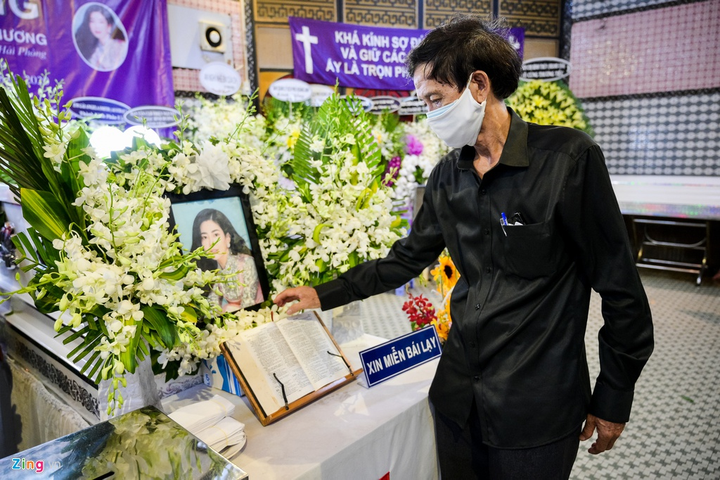 Trương Quỳnh Anh, Ốc Thanh Vân khóc đưa tiễn Mai Phương về nơi an nghỉ - 3