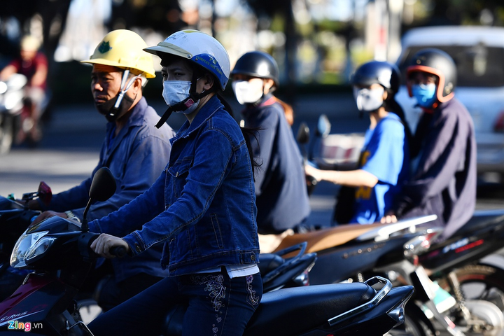 Bãi biển Nha Trang đông nghẹt người giữa mùa dịch Covid-19 - 2