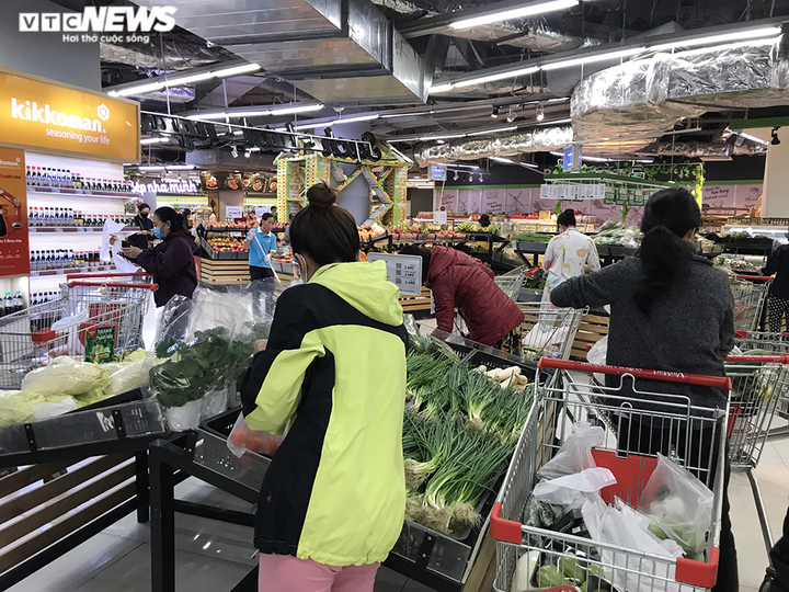 Siêu thị Hà Nội đầy ắp hàng hóa, không tăng giá - 5