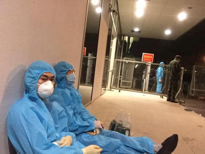 Lặng người trước những hình ảnh chạm đến trái tim từ nơi tuyến đầu chống dịch - 8