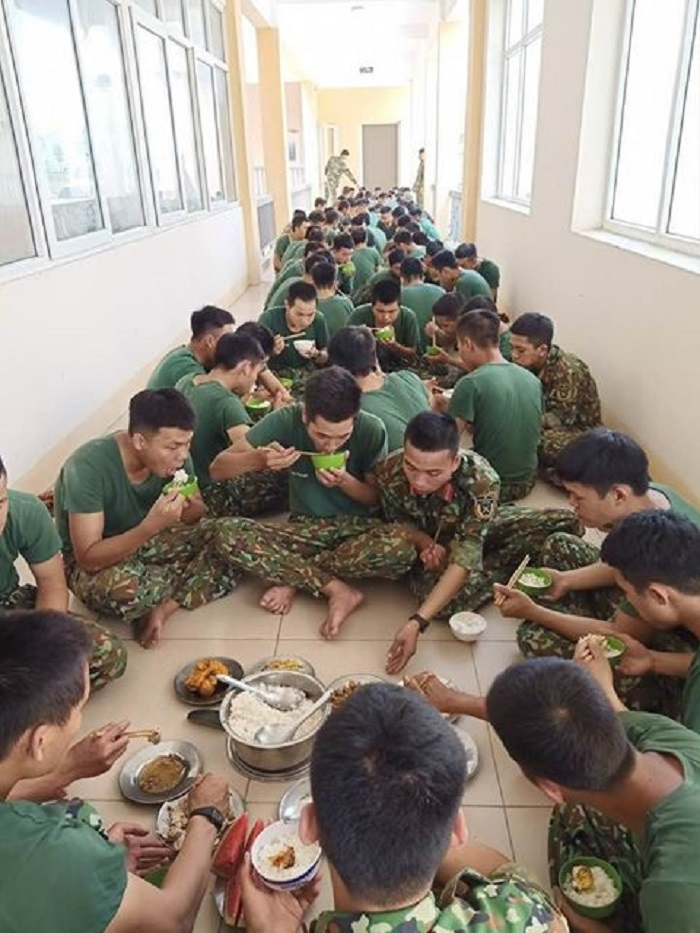 Lặng người trước những hình ảnh chạm đến trái tim từ nơi tuyến đầu chống dịch - 4