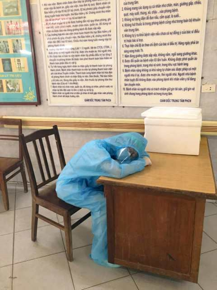 Rớt nước mắt với hình ảnh trong khu cách ly Bệnh viện Bạch Mai - 12