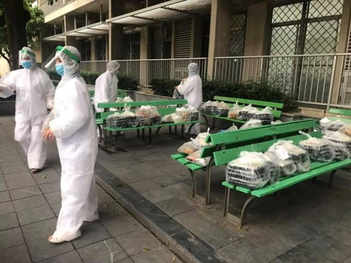 Rớt nước mắt với hình ảnh trong khu cách ly Bệnh viện Bạch Mai - 22