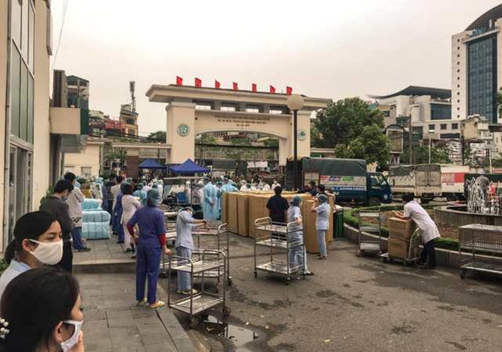 Rớt nước mắt với hình ảnh trong khu cách ly Bệnh viện Bạch Mai - 23
