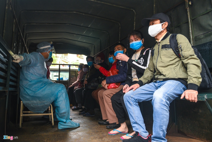 Bệnh nhân chạy thận được xe quân đội đưa đón đến Bệnh viện Bạch Mai - 3