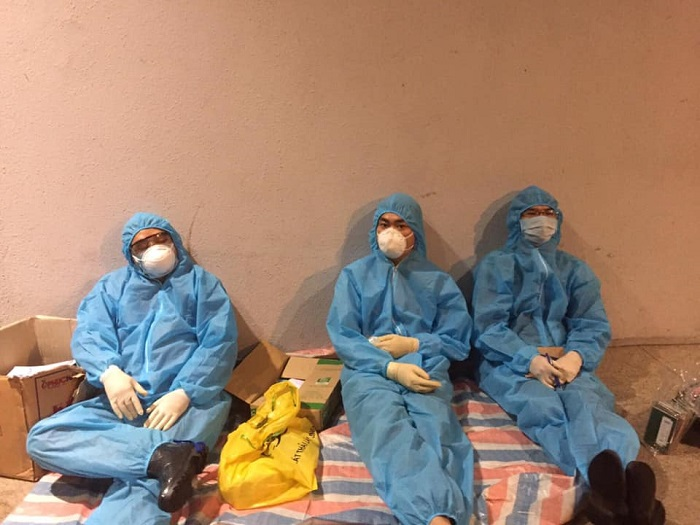 Lặng người trước những hình ảnh chạm đến trái tim từ nơi tuyến đầu chống dịch - 6