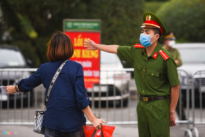 Bệnh nhân chạy thận được xe quân đội đưa đón đến Bệnh viện Bạch Mai - 5